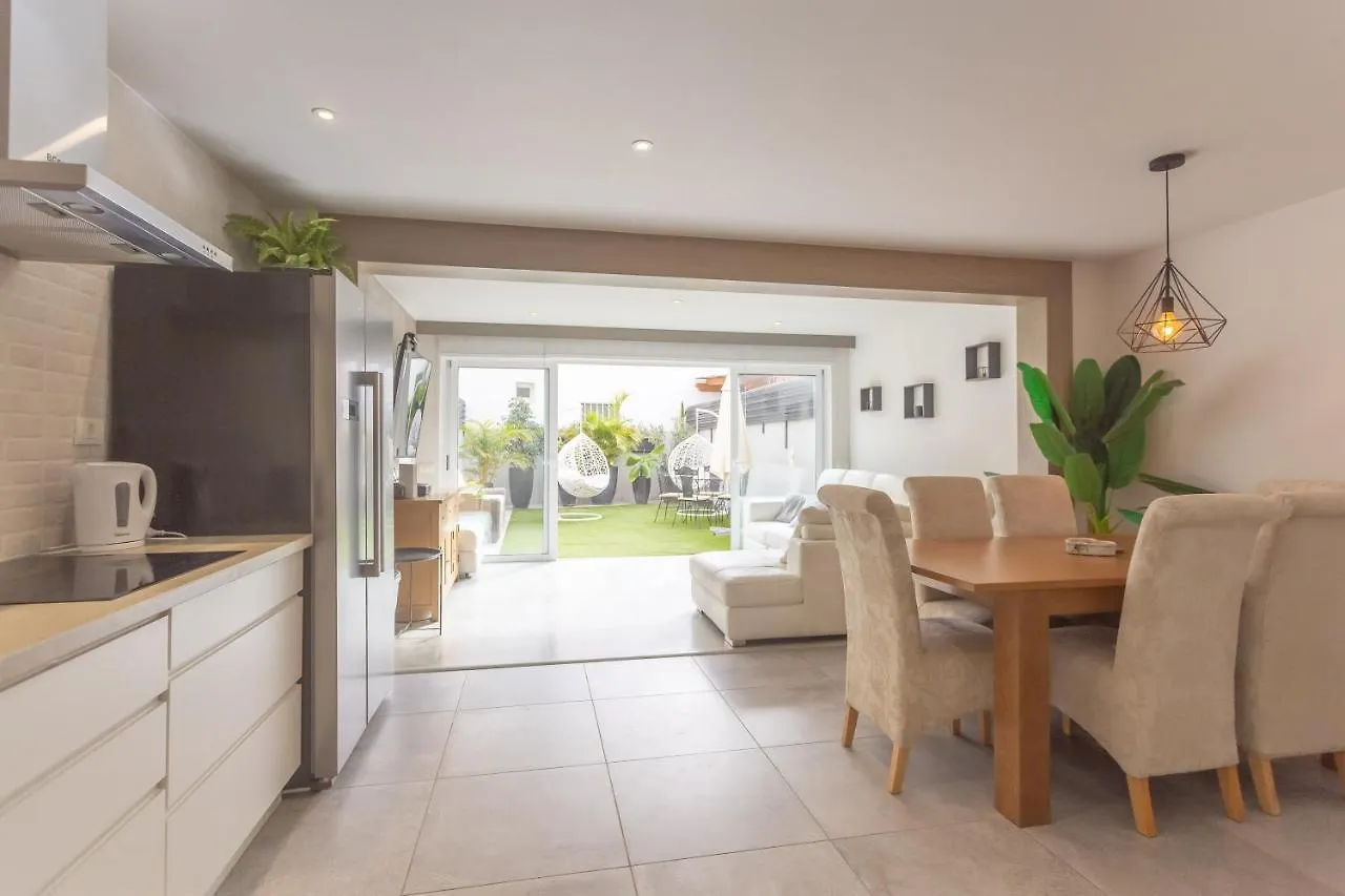 Casa vacanze Modern 3 Bedroom Duplex Adeje City Center Wifi Costa Adeje